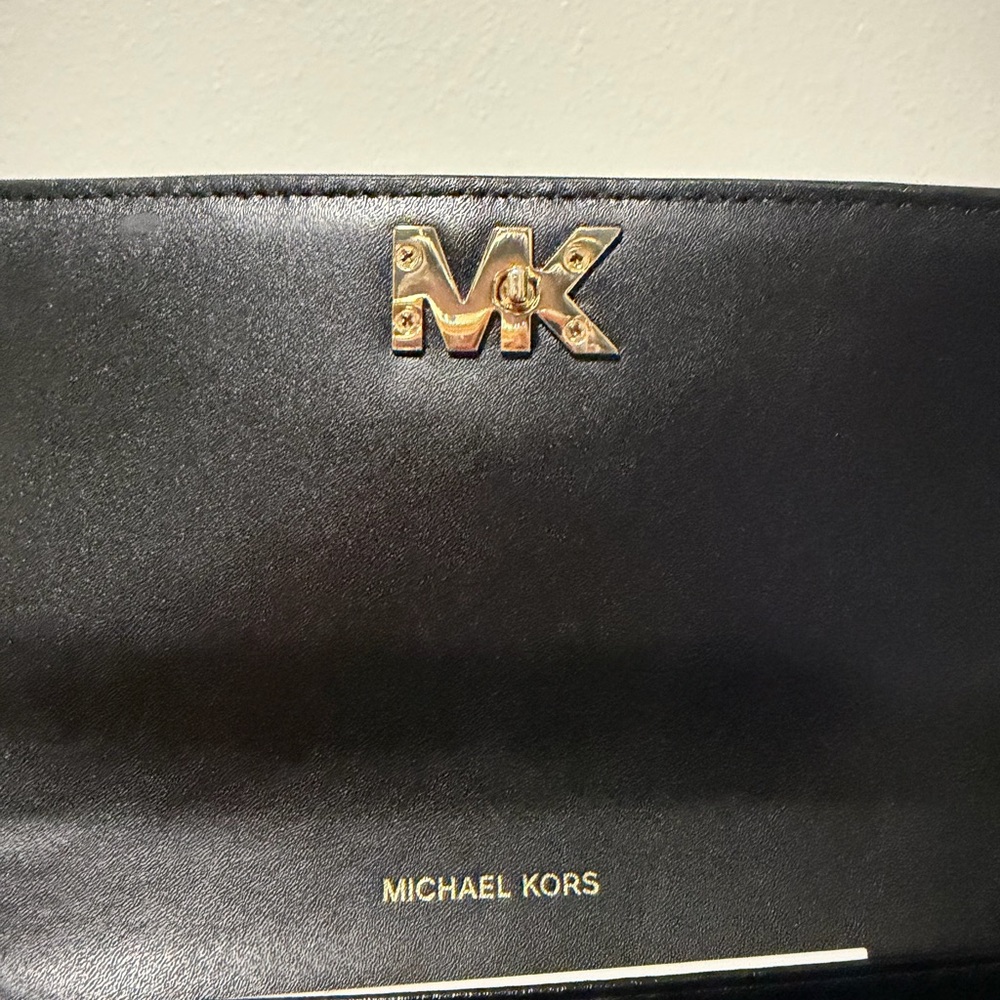 SOLD❣️ Michael Kors Black Leather Wallet with Gold Logo - Picture 4 of 13